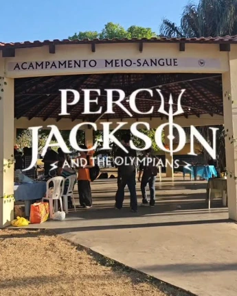 Entrada temática inspirada em Percy Jackson no Zona Geek